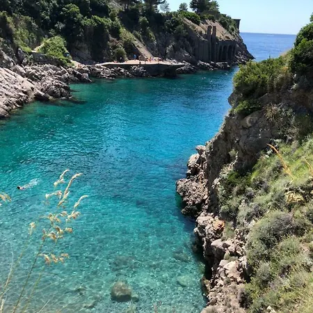 Semesterbostad Petit Maison Jeranto